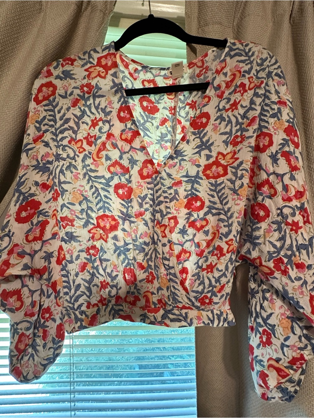 Billabong White Cropped Floral V-Neck Top with Red & Blue Print